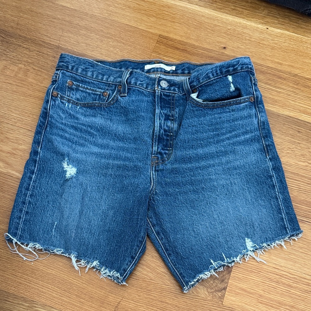 Levi’s Wedgie High Waisted Button Up Shorts - Size 31